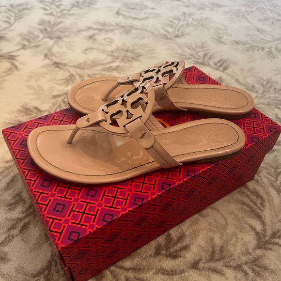 Tory Burch, seashell pink patent Miller sandal - Picture 4 of 4